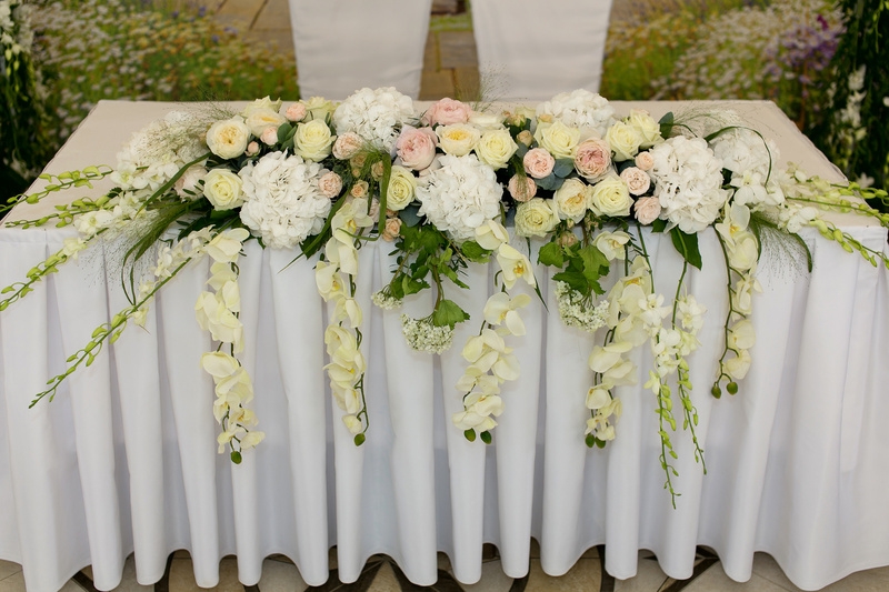 Цветы на свадьбе в зале