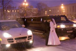 Свадебный кортеж зимой