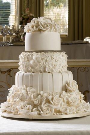Разрезание торта на свадьбе